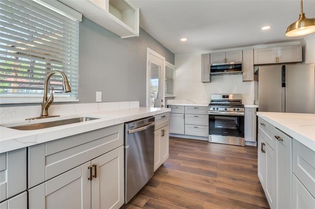 711 Winston St - Photo 2 of 12