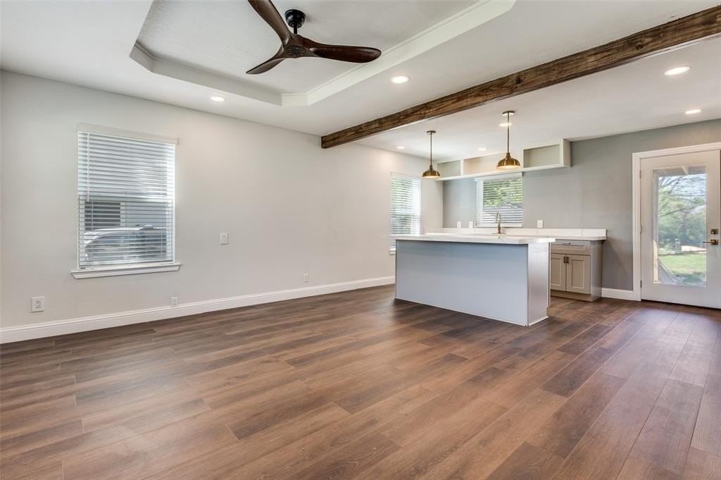 711 Winston St - Photo 3 of 12