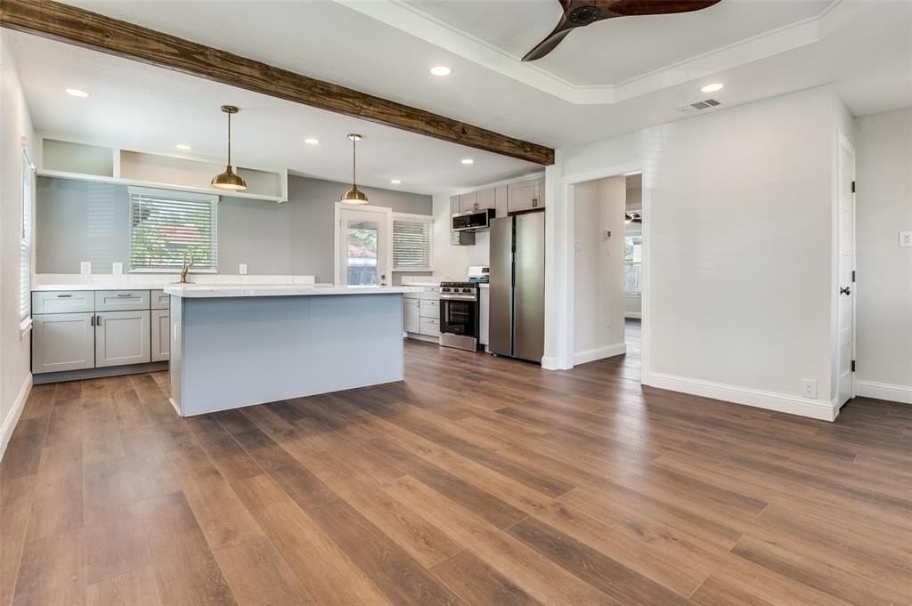 711 Winston St - Photo 4 of 12