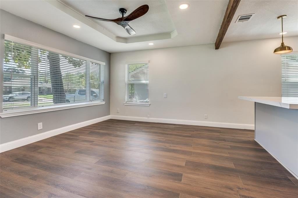 711 Winston St - Photo 5 of 12