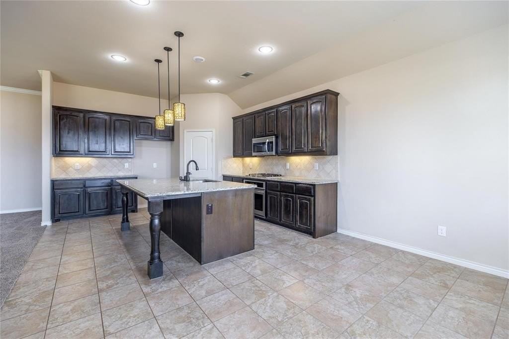 637 Peach Ln - Photo 6 of 23