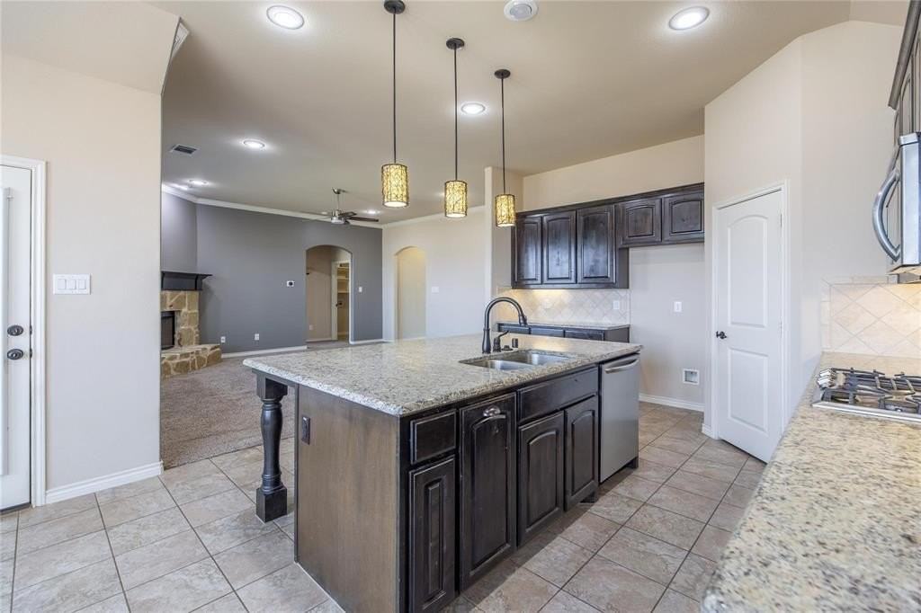 637 Peach Ln - Photo 7 of 23