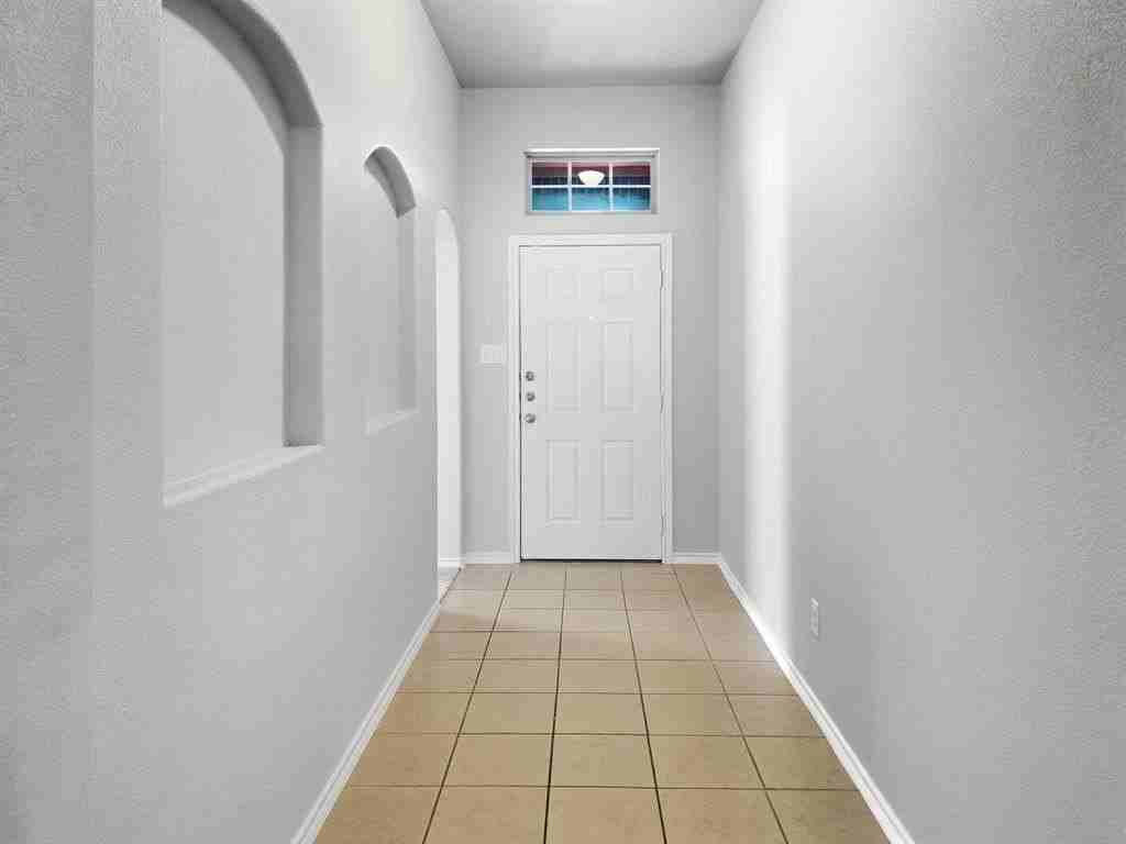 2820 Stonewall Ln - Photo 2 of 27