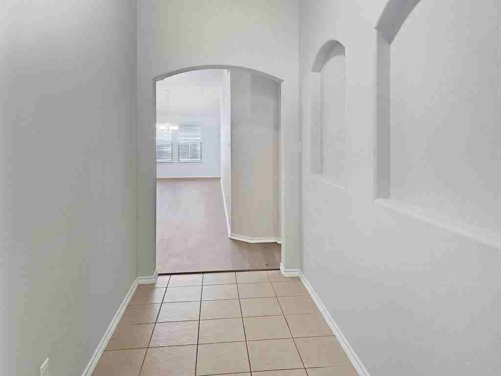 2820 Stonewall Ln - Photo 3 of 27