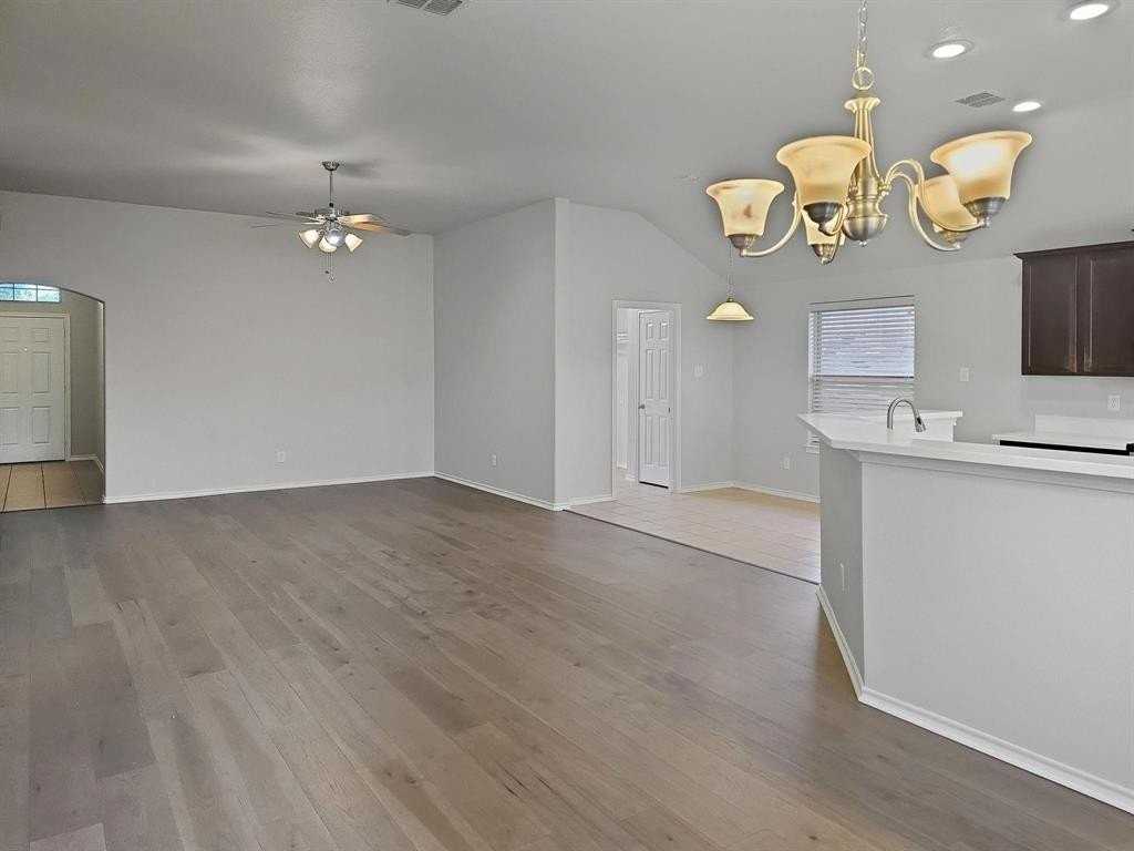 2820 Stonewall Ln - Photo 5 of 27