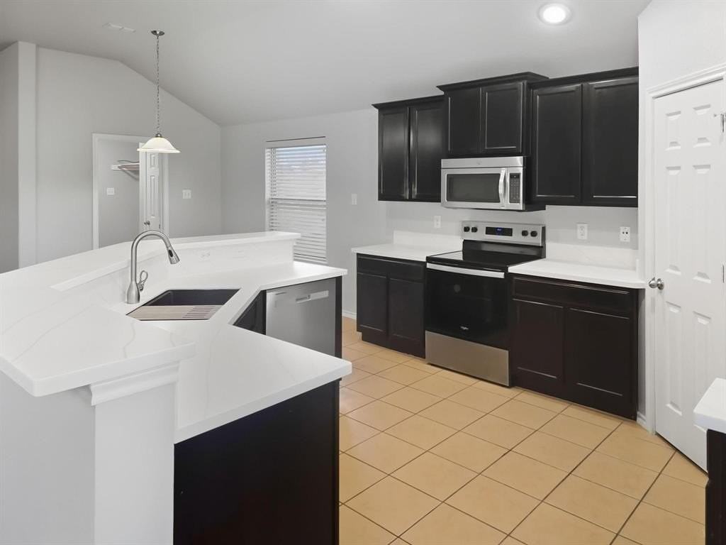 2820 Stonewall Ln - Photo 7 of 27