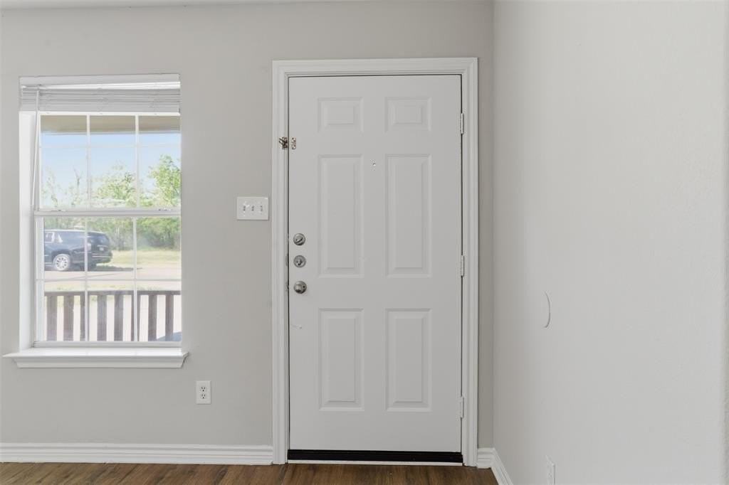 1901 Wright St - Photo 2 of 25