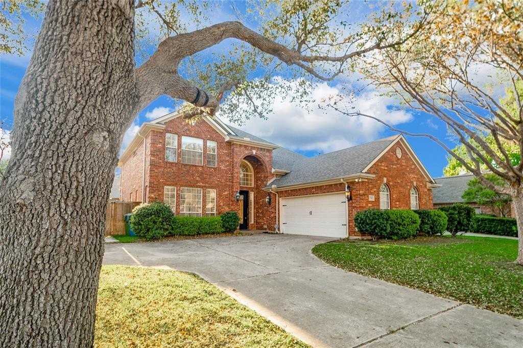 2701 Stone Creek Dr - Photo 3 of 38