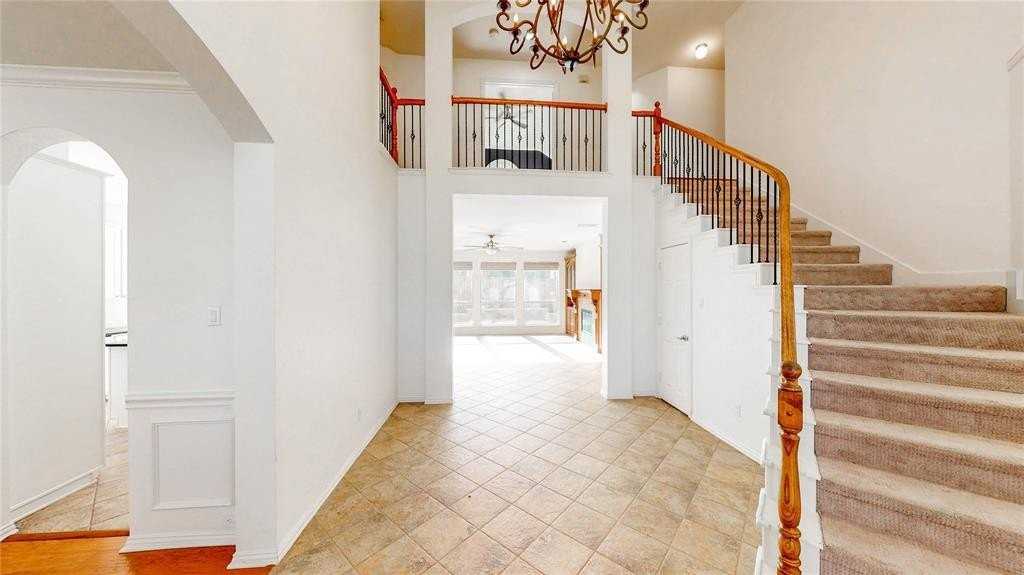 2701 Stone Creek Dr - Photo 5 of 38