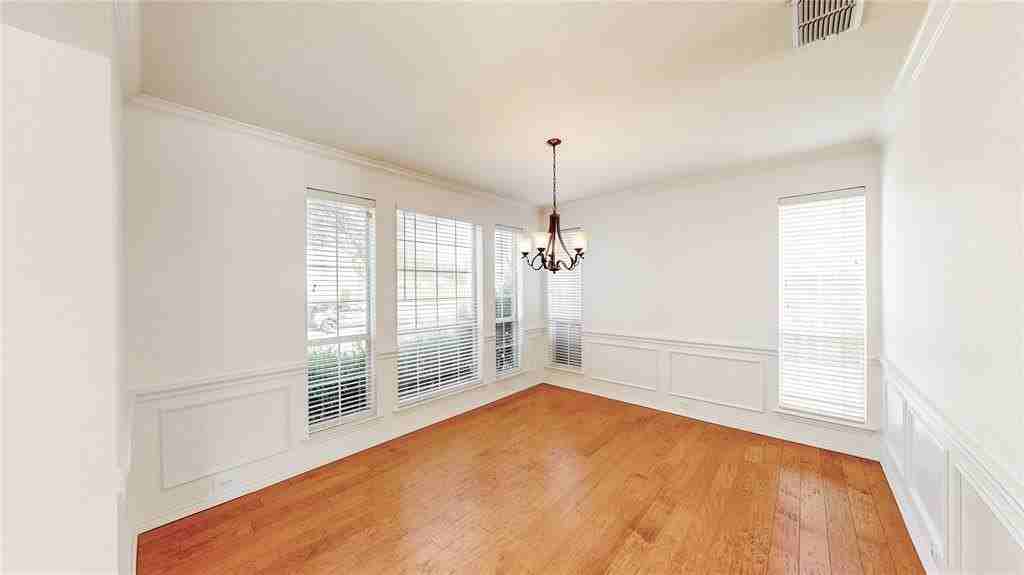 2701 Stone Creek Dr - Photo 6 of 38