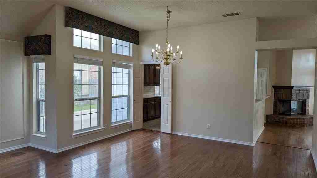 1115 Cambridge Dr - Photo 2 of 21