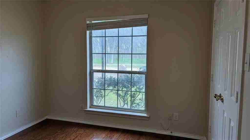 1115 Cambridge Dr - Photo 5 of 21