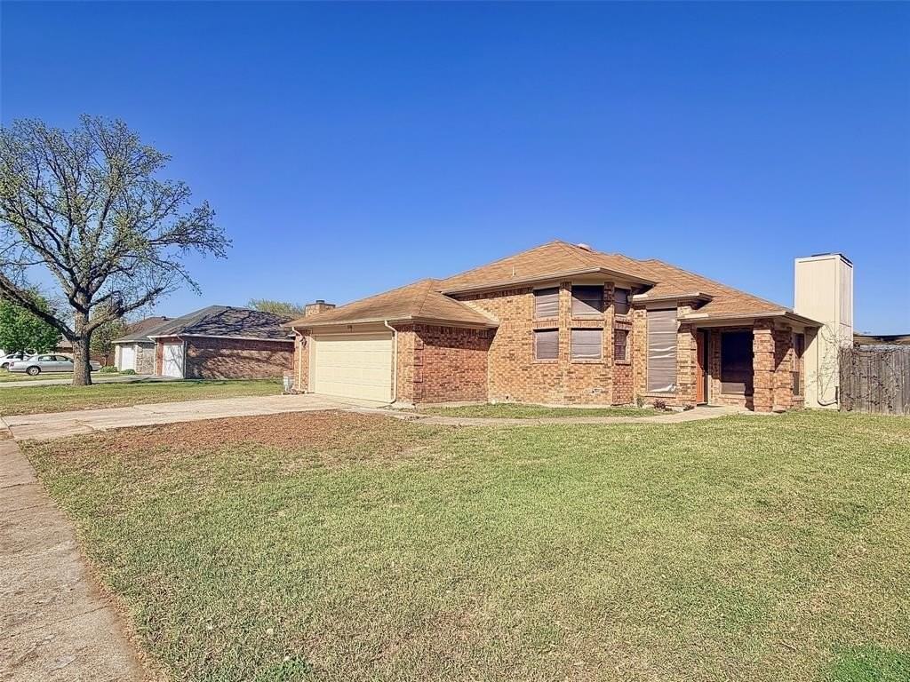 3101 Hillcrest Dr - Photo 2 of 19