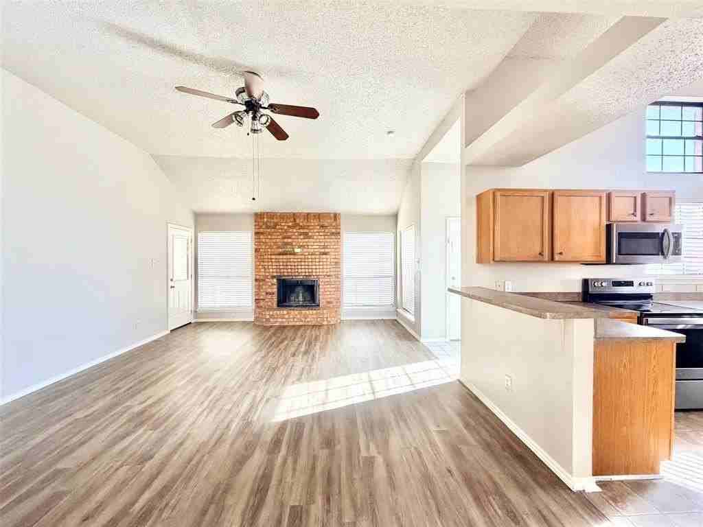 3101 Hillcrest Dr - Photo 7 of 19