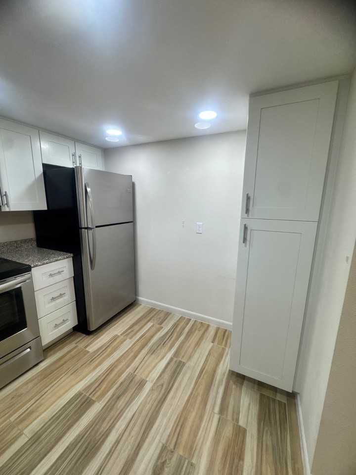 3607 Edgewater Dr - Photo 5 of 19