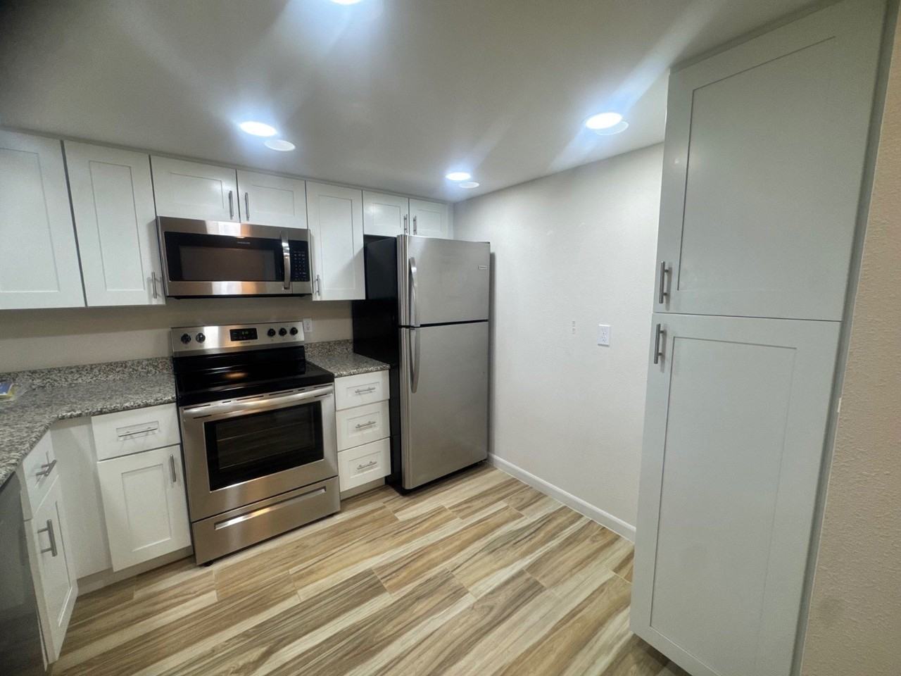 3607 Edgewater Dr - Photo 6 of 19