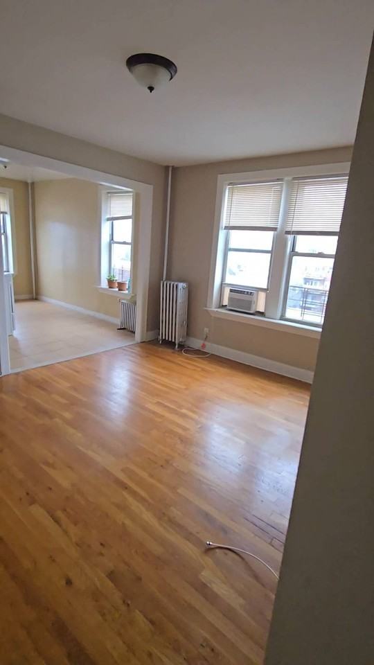 3919 62nd St - Photo 4 of 8