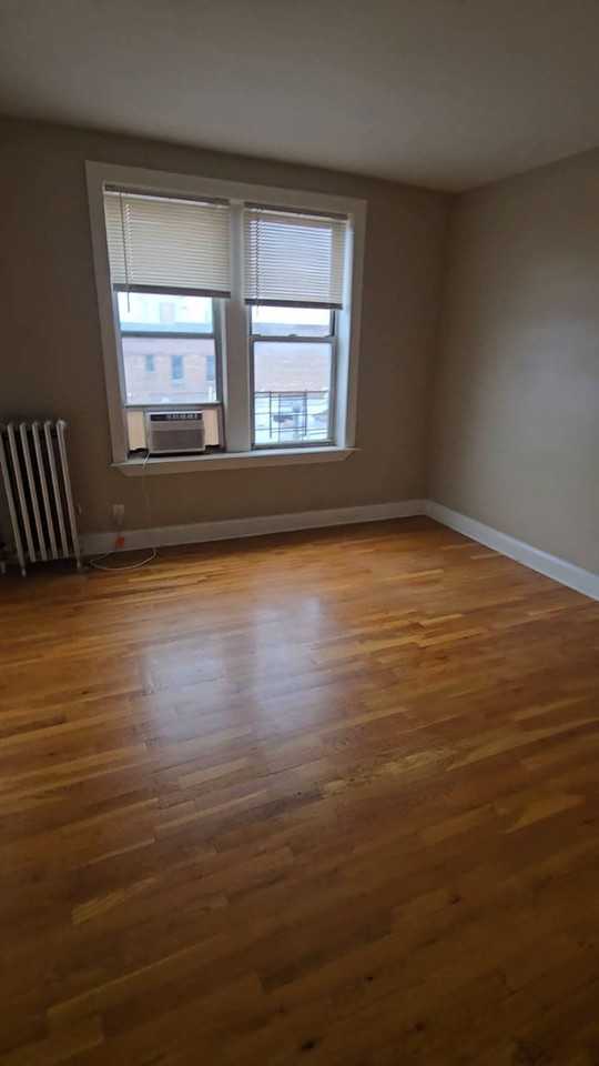 3919 62nd St - Photo 5 of 8