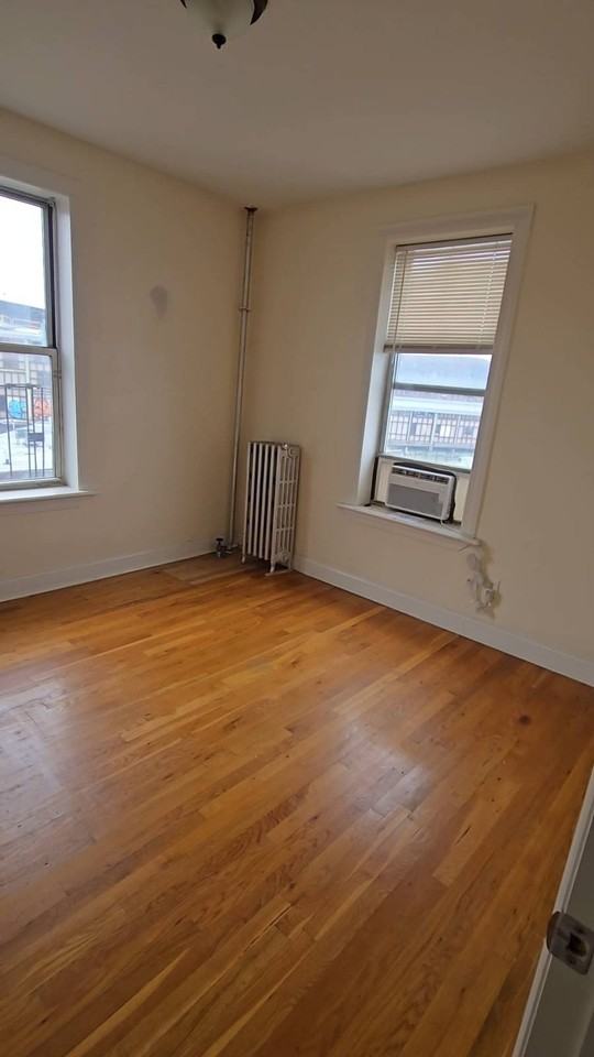 3919 62nd St - Photo 6 of 8