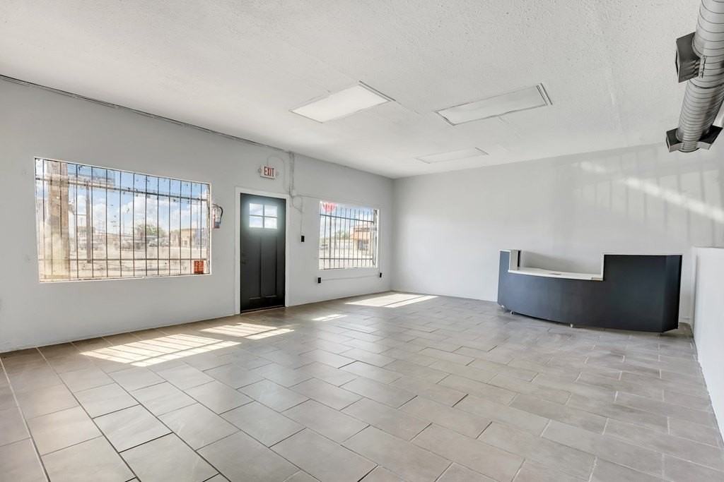 1500 N Grant Ave - Photo 3 of 17