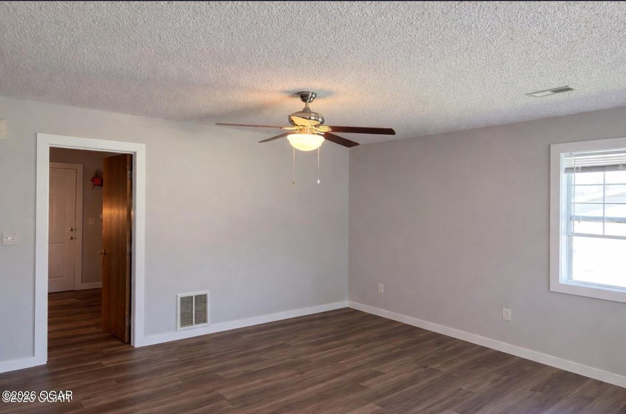 836 S Patterson Ave - Photo 2 of 11