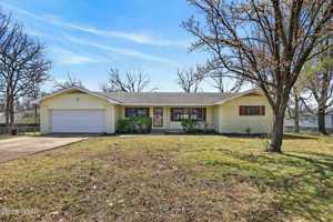 featured image of 3210 Moorhead Dr