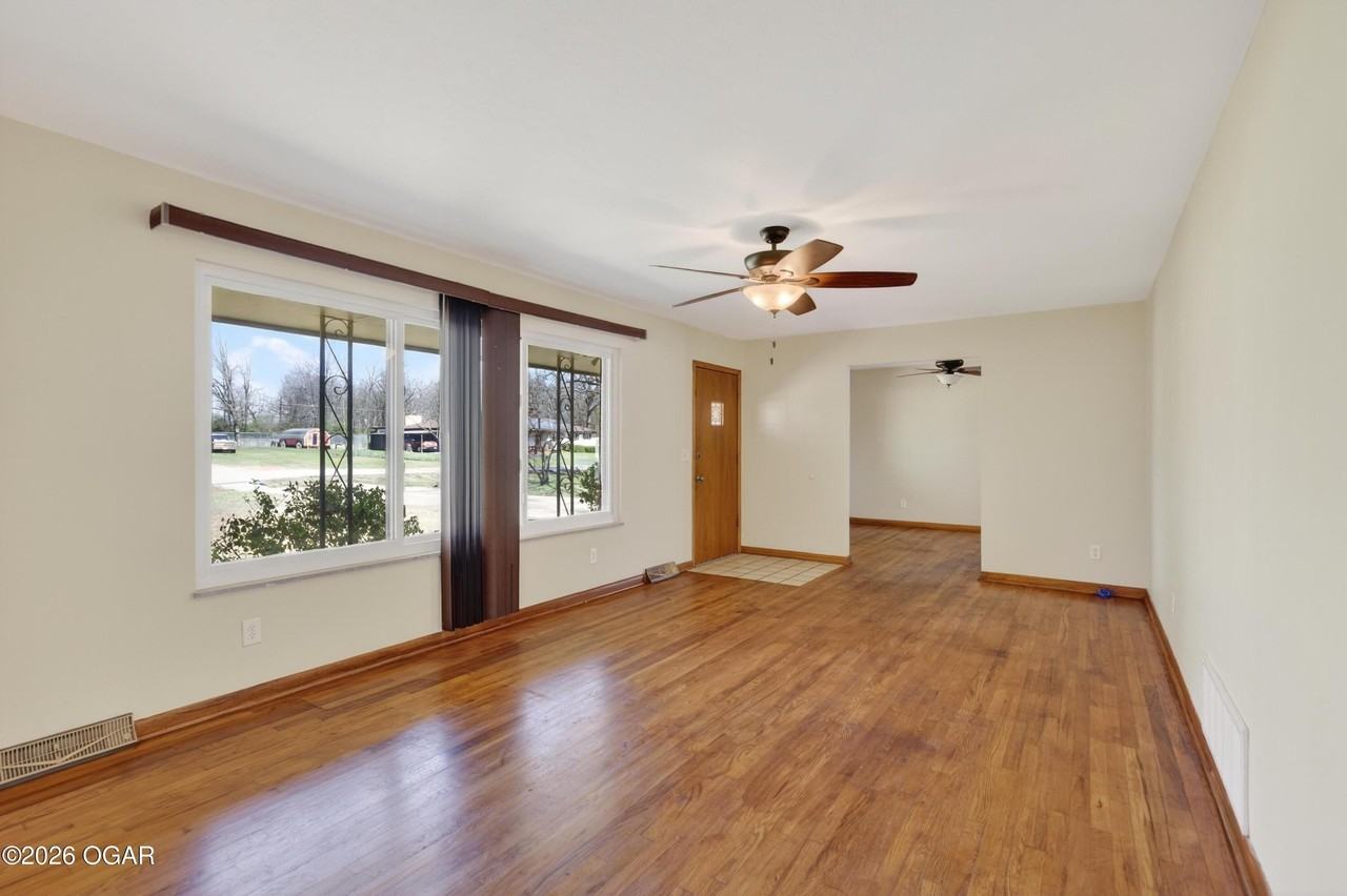 3210 Moorhead Dr - Photo 2 of 11