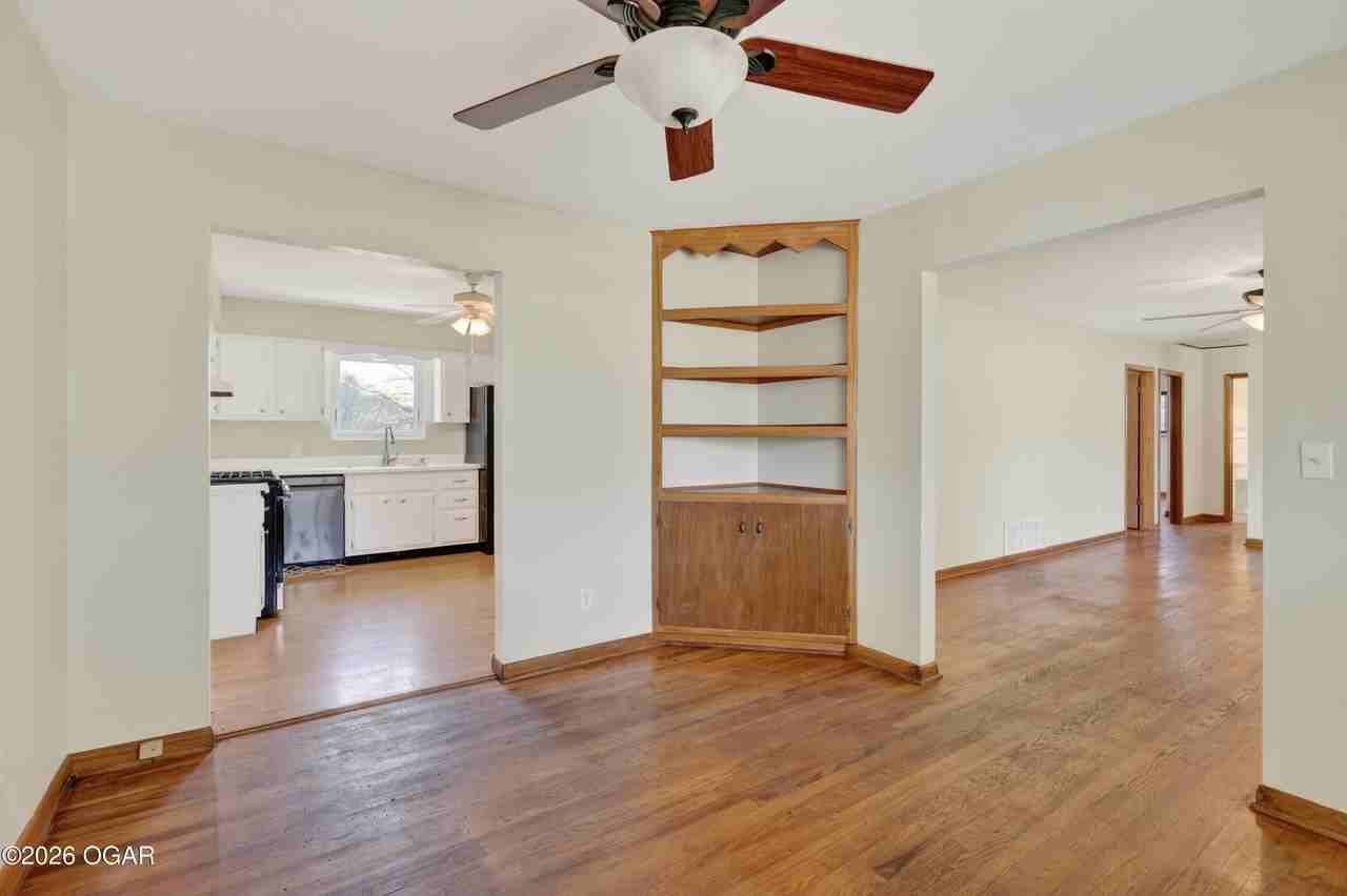 3210 Moorhead Dr - Photo 3 of 11