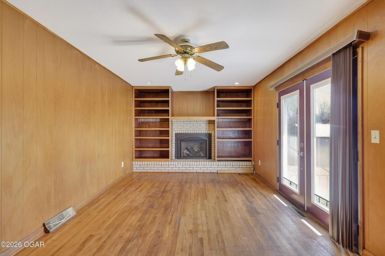 3210 Moorhead Dr - Photo 5 of 11