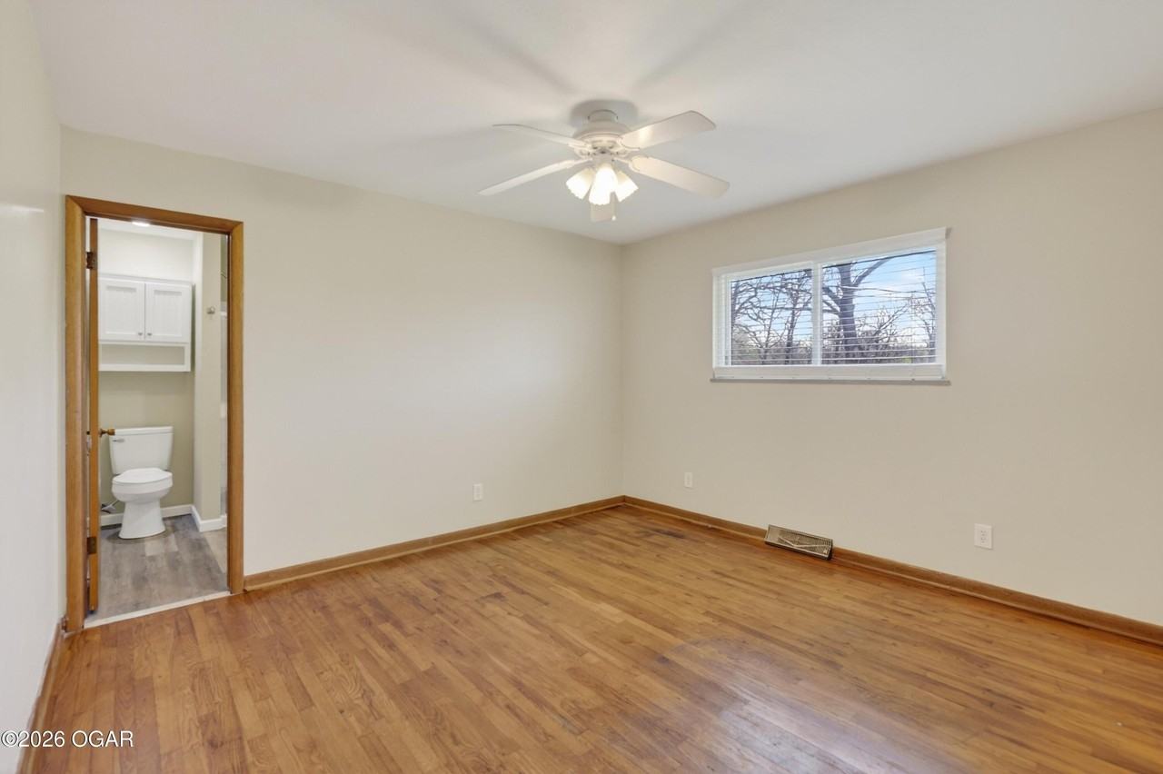 3210 Moorhead Dr - Photo 6 of 11