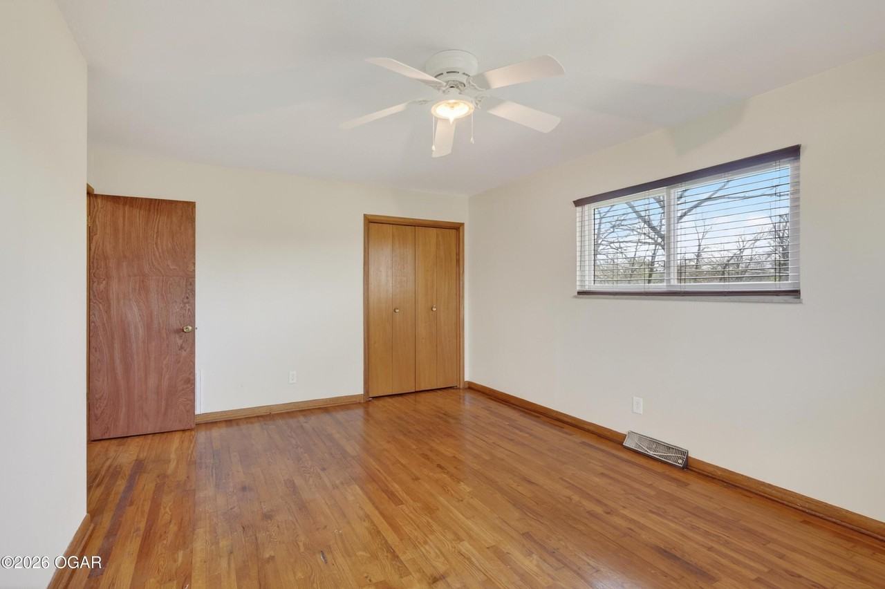 3210 Moorhead Dr - Photo 7 of 11