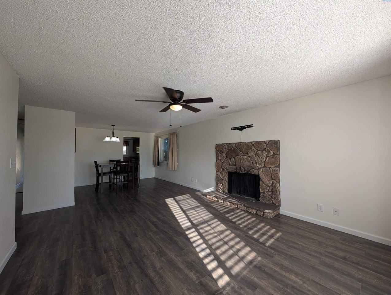 8906 W Hood Ave - Photo 3 of 35