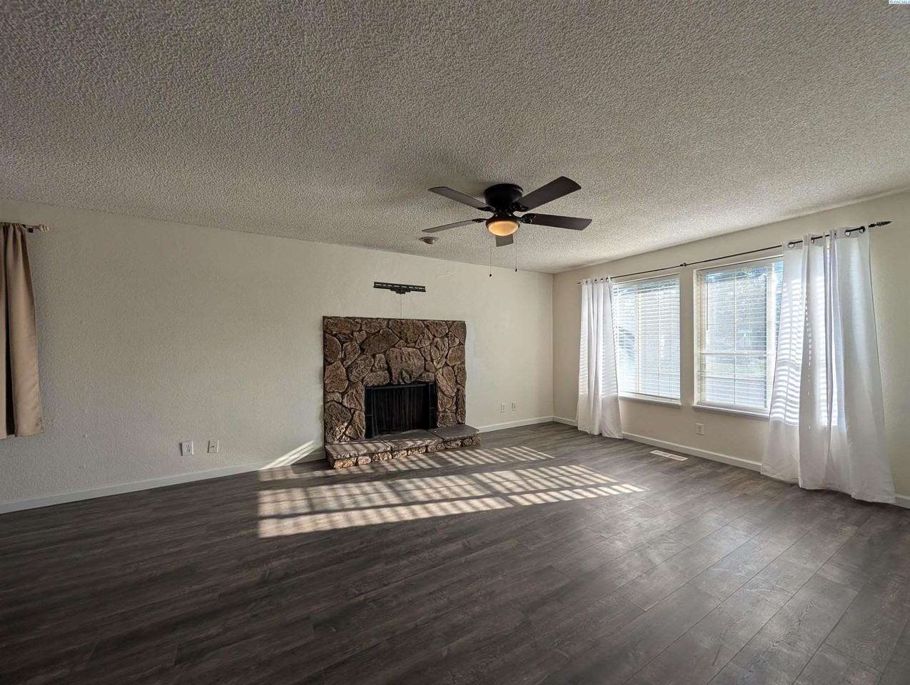 8906 W Hood Ave - Photo 4 of 35