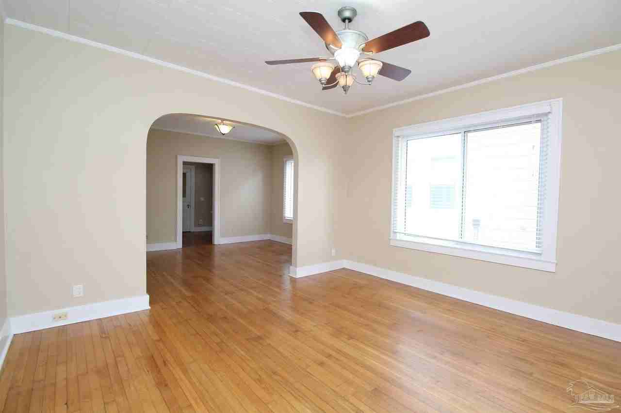 1504 E Strong St - Photo 4 of 28