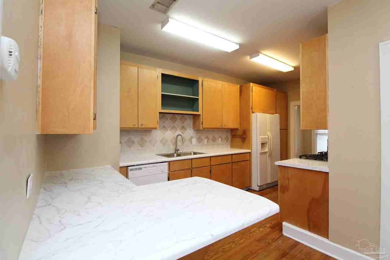 1504 E Strong St - Photo 7 of 28