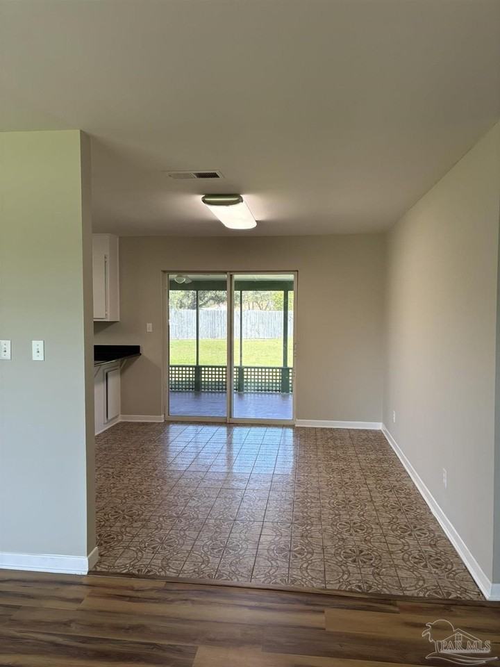 1824 Iris Ln - Photo 4 of 21