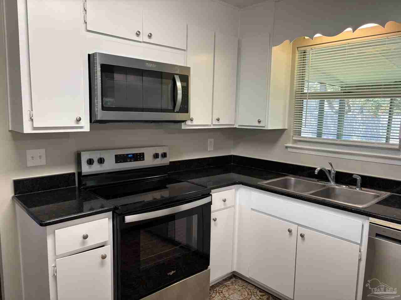 1824 Iris Ln - Photo 5 of 21