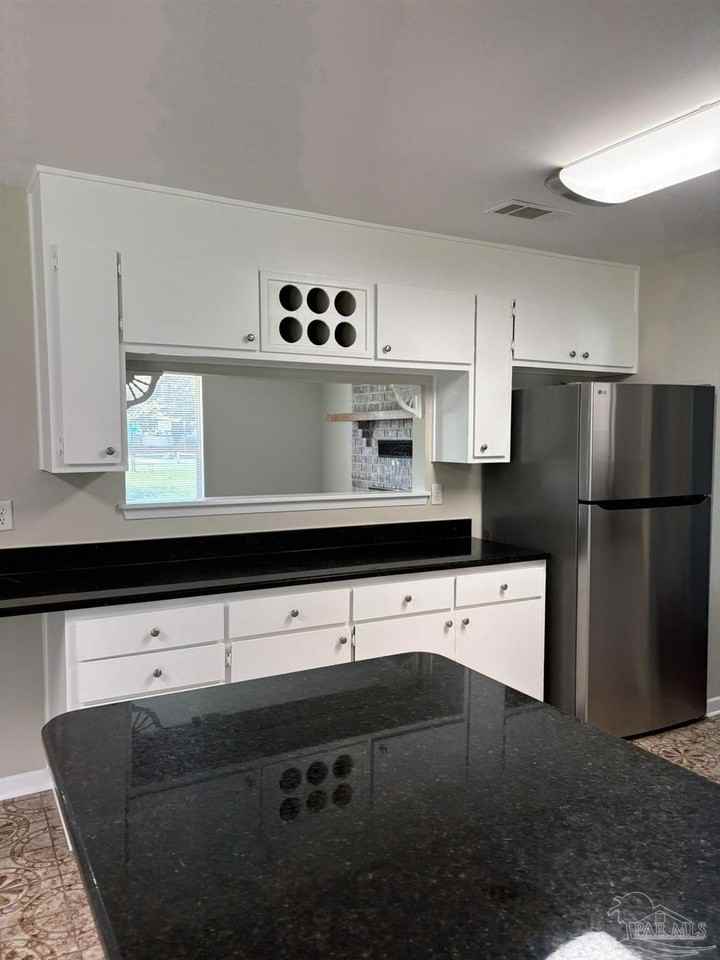 1824 Iris Ln - Photo 6 of 21