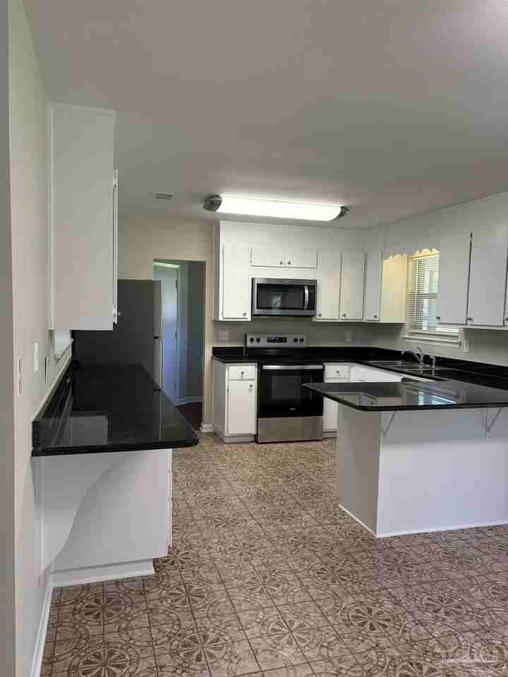 1824 Iris Ln - Photo 7 of 21