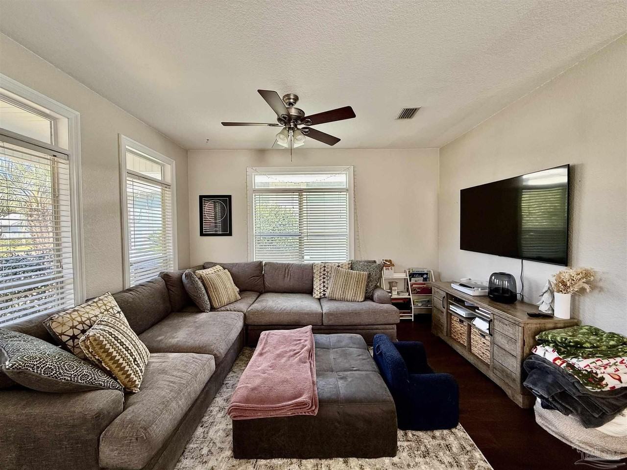 1313 E Strong St - Photo 3 of 37