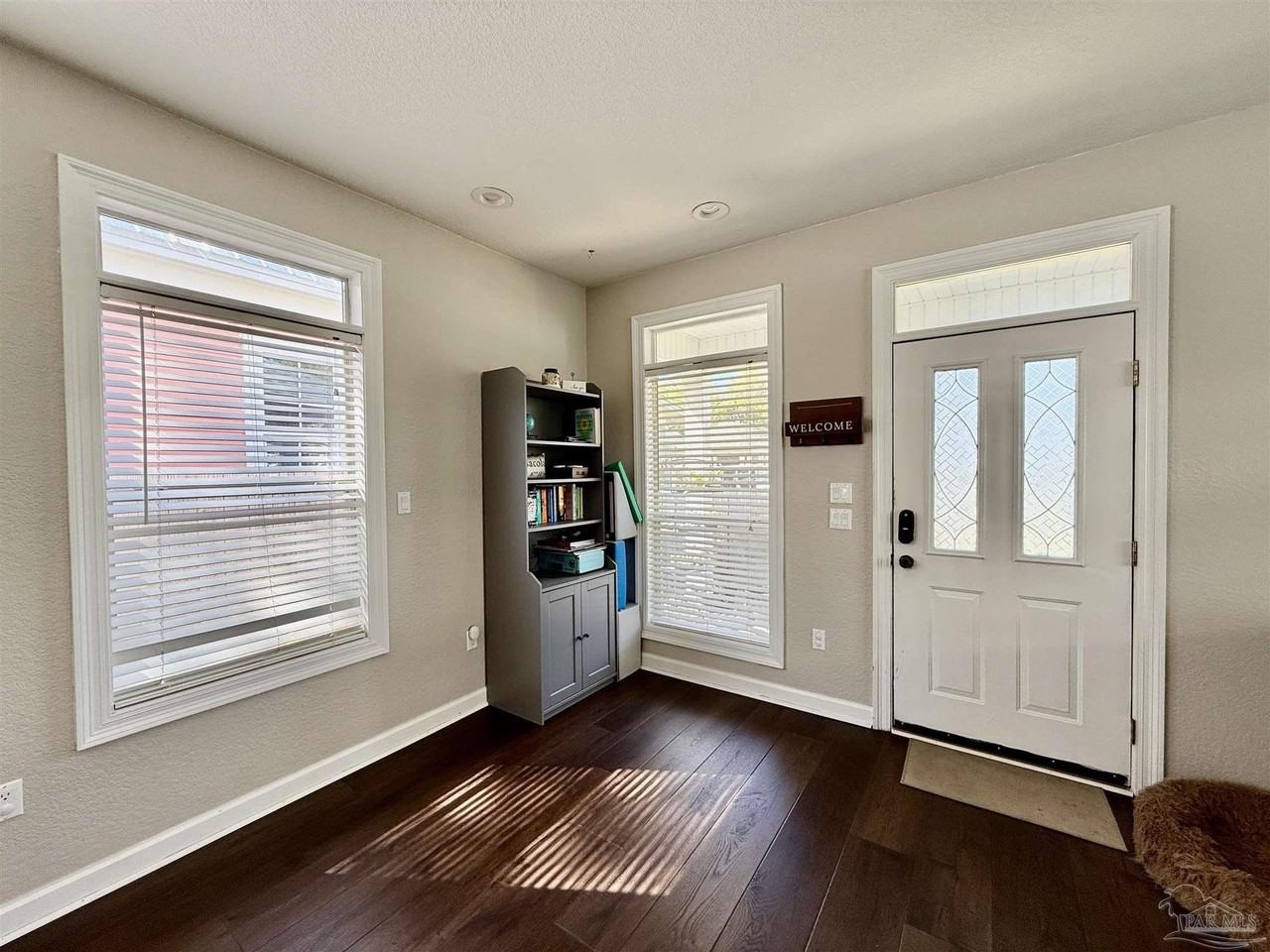 1313 E Strong St - Photo 4 of 37