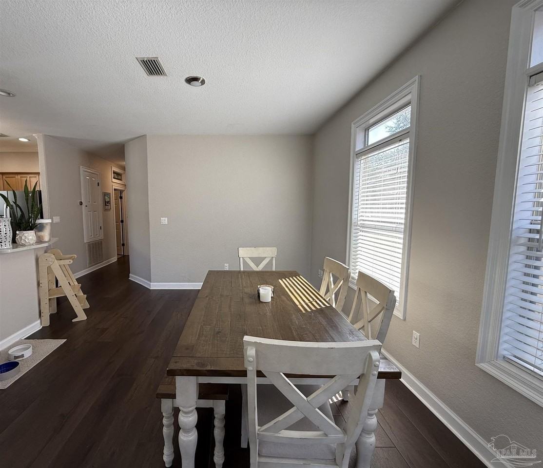 1313 E Strong St - Photo 7 of 37