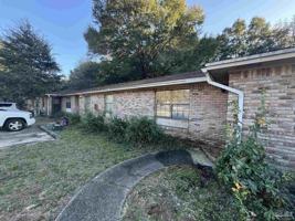 featured image of 6417 Kennington Cir