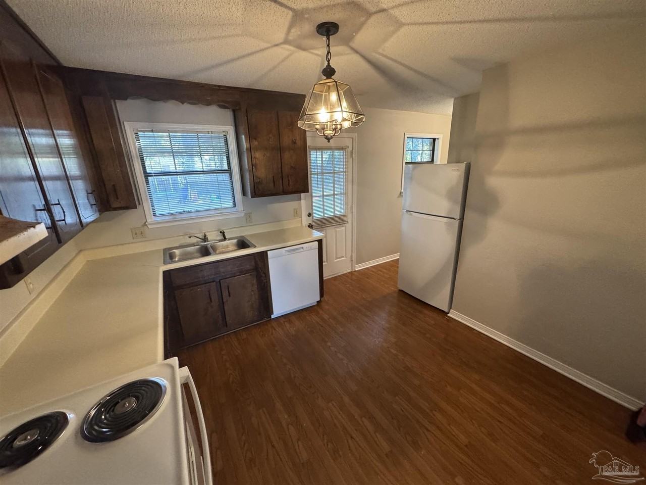 6417 Kennington Cir - Photo 5 of 17