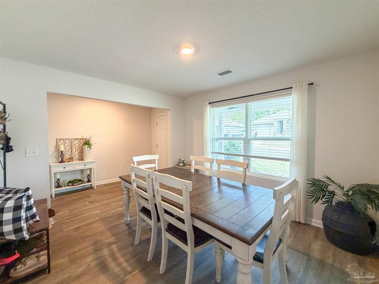 5469 Merlin Way - Photo 5 of 40