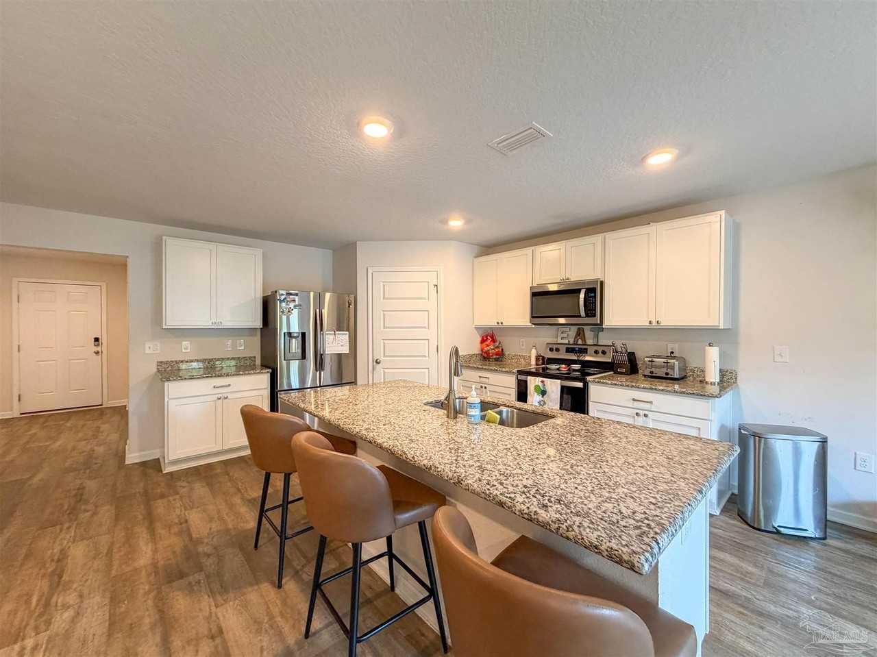 5469 Merlin Way - Photo 7 of 40