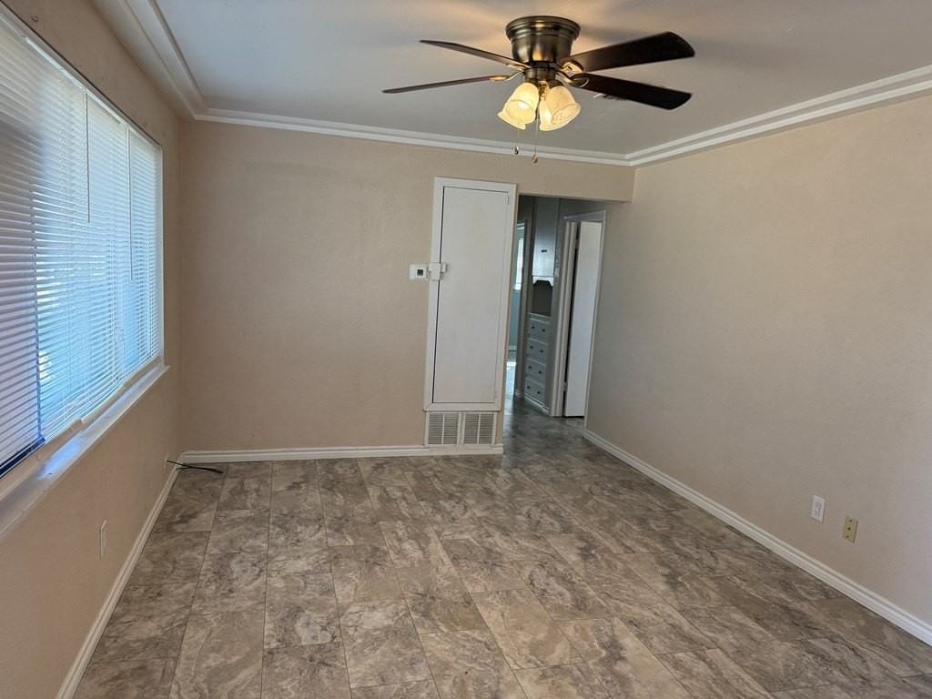 4305 Harlowe Dr - Photo 3 of 36