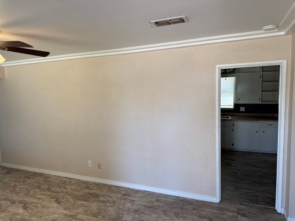 4305 Harlowe Dr - Photo 4 of 36