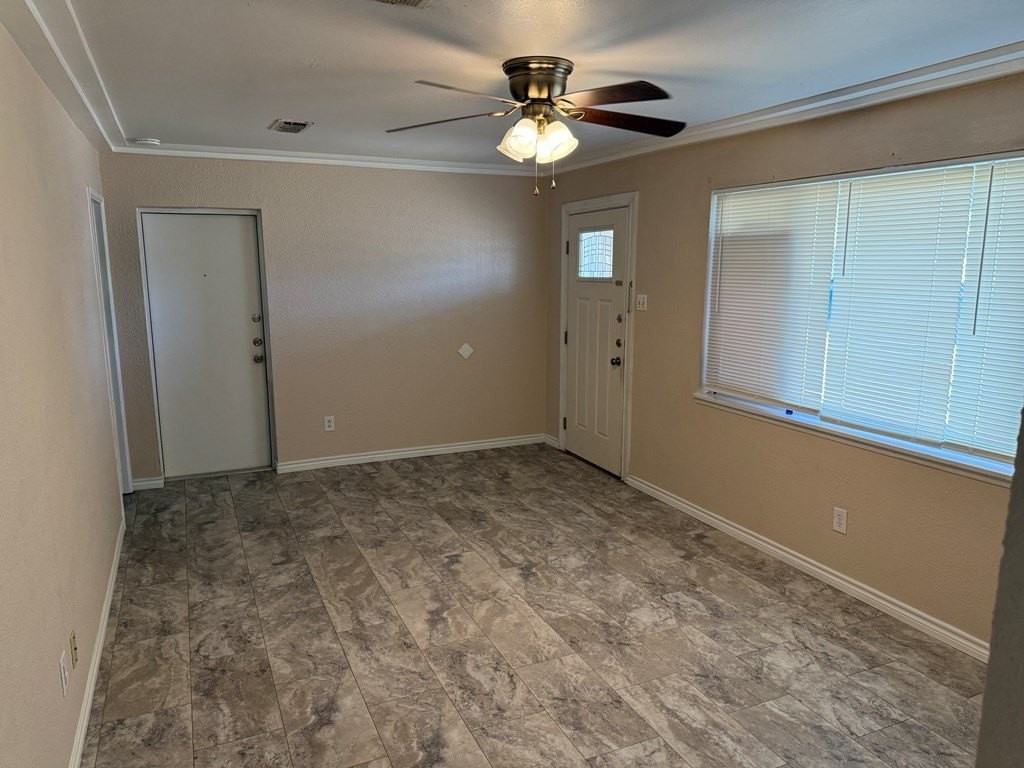 4305 Harlowe Dr - Photo 5 of 36