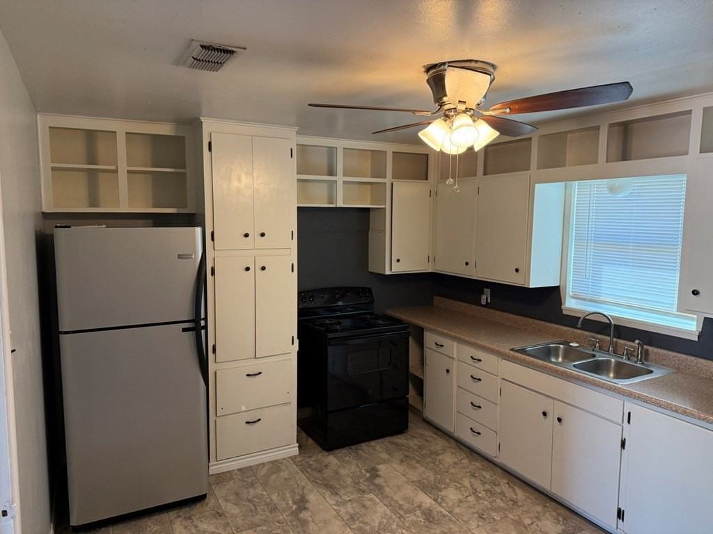 4305 Harlowe Dr - Photo 6 of 36